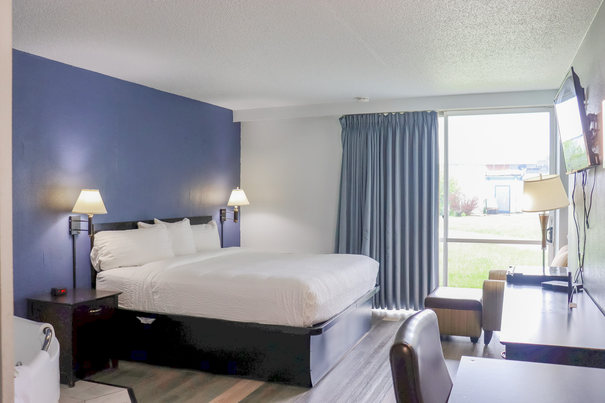 King bed room
