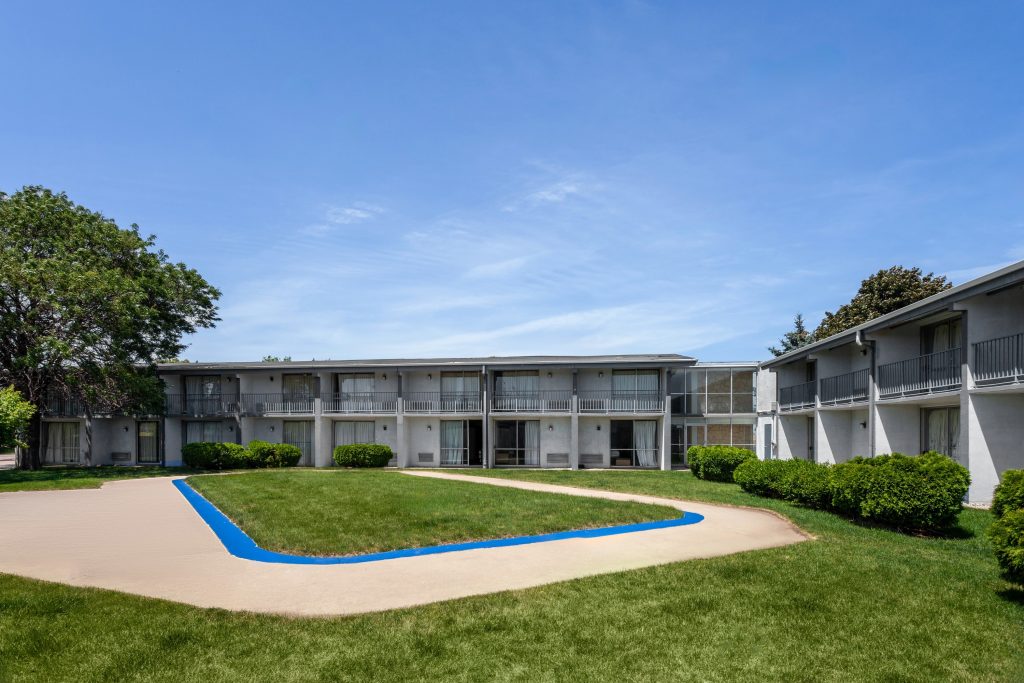 Outdoor courtyard at Travelodge by Wyndham Milwaukee