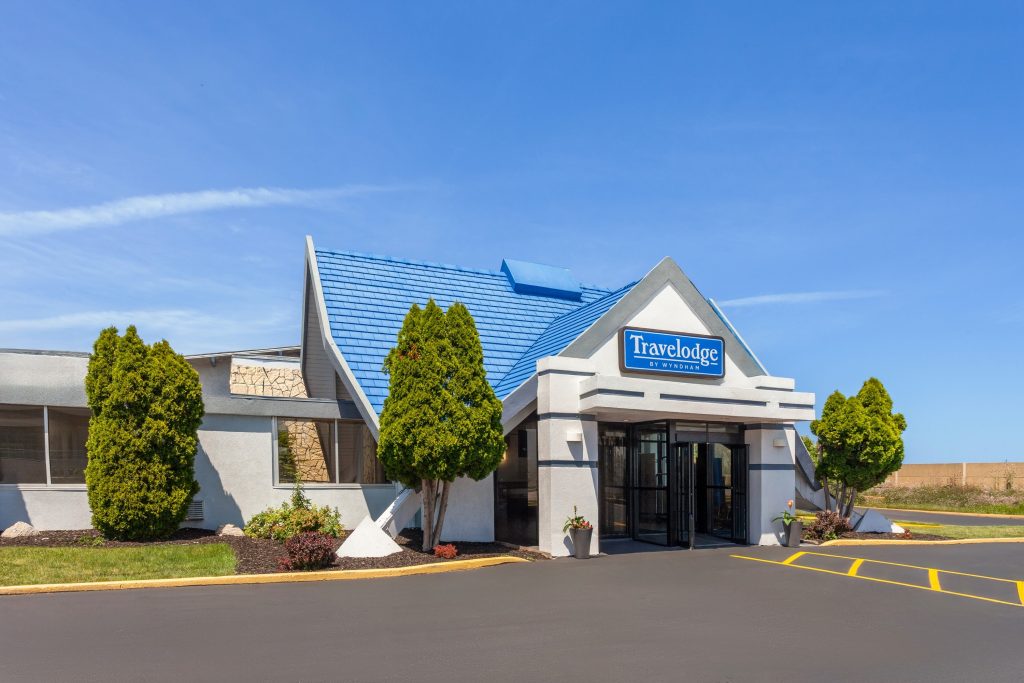 Exterior of Travelodge by Wyndham Milwaukee with free on-site parking